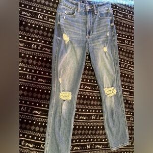 Hello girls Hollister jeans over here size  short 0s W 24💓
